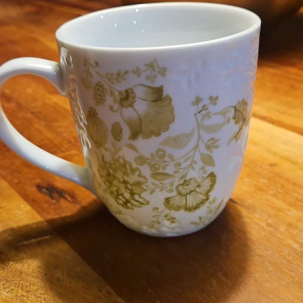 Pier 1 Imports Monogram Initial E mug